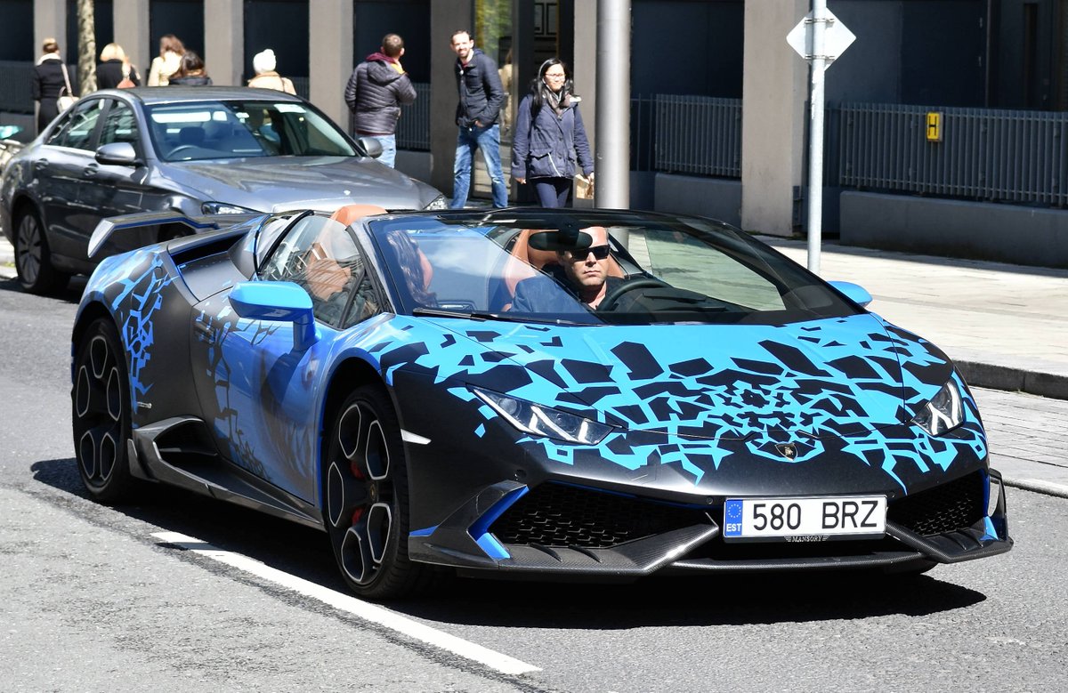 AutosBoost's tweet photo. Lamborghini Huracan Custom Wrap
#Dopecar #Customwrap #LamborghiniHuracan #Automotive #Luxurycars #Fasrcar https://t.co/mYxZwjekb5