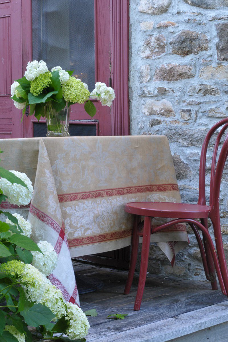 LinenWay's tweet photo. US Thanksgiving is coming up fast. Get ready with some of our longest  tablecloths so that all your friends and family can get together! https://t.co/4MJhUq6iUJ