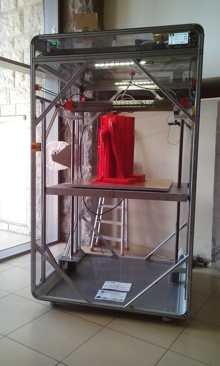 Marquette_chris's tweet photo. Getting bigger! La sculpture de 1,5 m3 grandit #BUlyon1 #UCBL par #3dfab et #tobeca https://t.co/Prnf5xmRq9