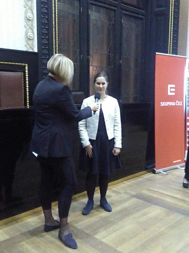 petra_horakova's tweet photo. Jsou dny, kdy i vám připadají vaše problémy dost malicherné. Třeba, když na pódium přijdou Zdravotně postižení zaměstnanci roku. Večer se @Srdcervaci a #NFOZP. https://t.co/r9yI5Auaor
