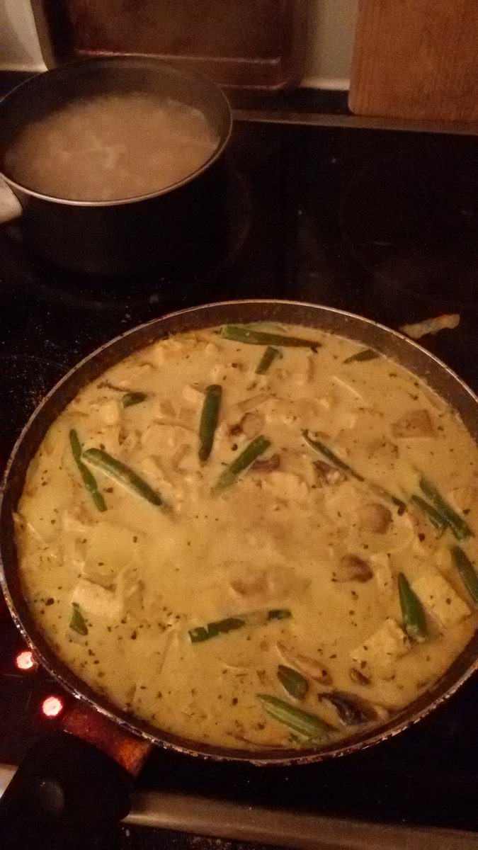 vegan quorn curry bubblin' away, thanks @EmilyIlettGWL for your suggestion 😊