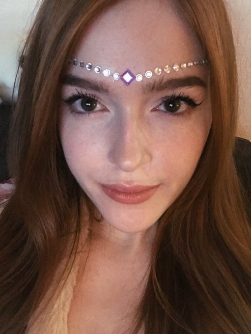 I will be online in 10-15 mins!  Feeling extra today 😏 https://t.co/ATOIwIoLoP