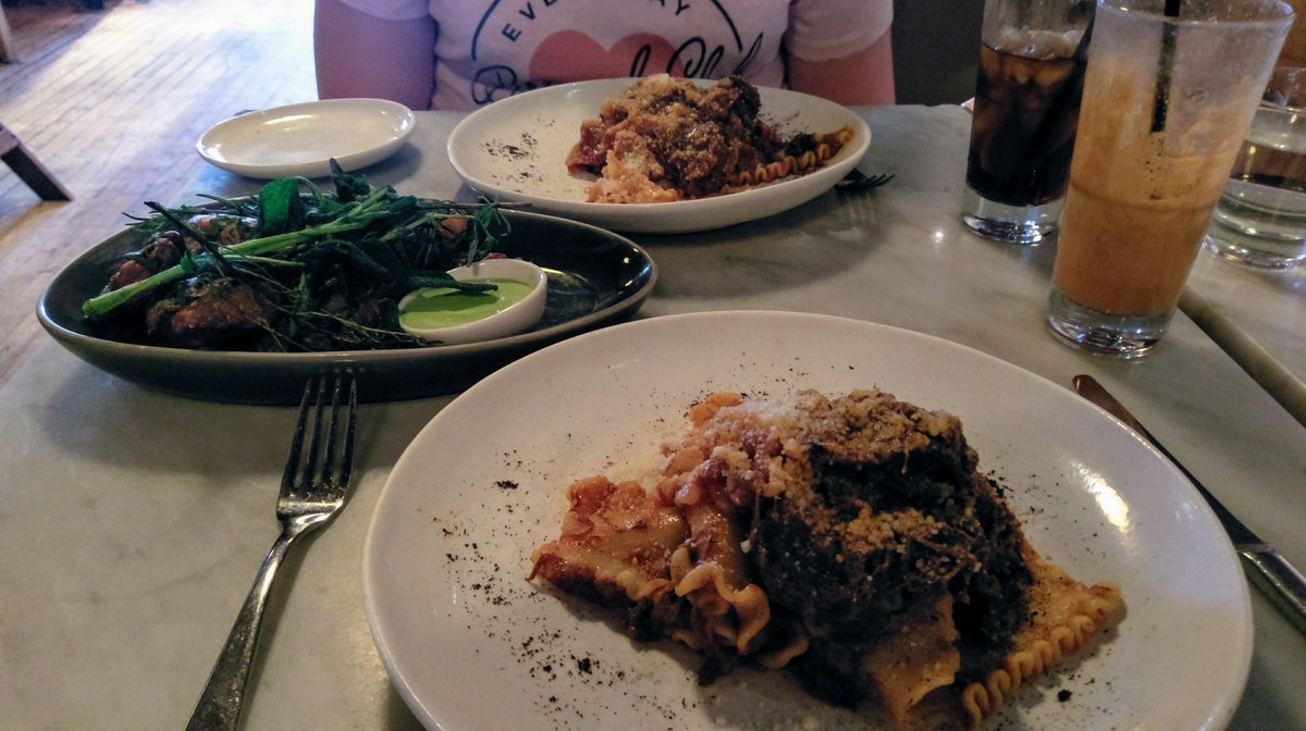 WeeksyWedding's tweet photo. The best pasta we have ever had. 😋 https://t.co/k5sVG5hzoJ