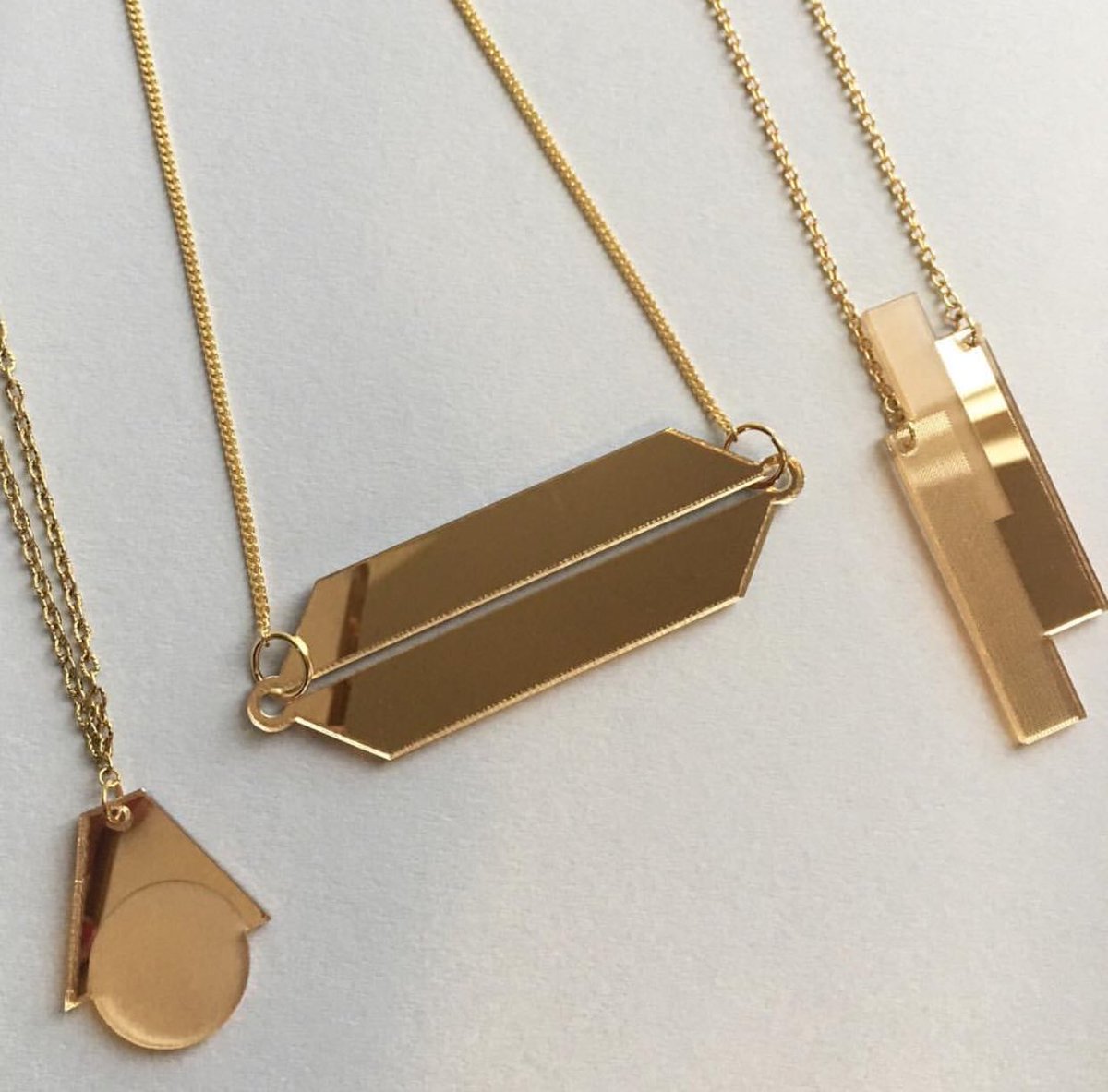 PopUpPrintShop's tweet image. Our 19th #winterpopupprintshop seller is the wonderful @ali__gunn. Ali is a multi-disciplined contemporary designer, exploring pattern and shapes through #risograph print making &amp;amp; #lasercutjewellery. Join us THIS SATURDAY at @LEAFPortlandSt from 10am #independentmanchester 🐝