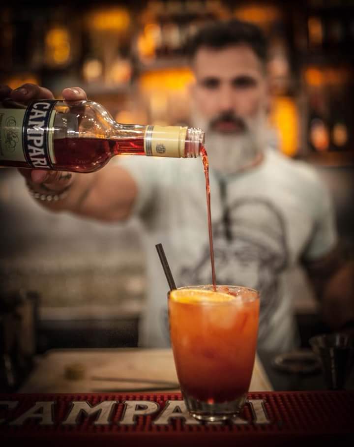 AmarreBar's tweet photo. 💁Miércoles de Mujeres 🔛
💋 Happy hour de 19 a 21hs 💋
Para ELLAS happy hour de CAMPARI cocktails toda la noche y PIZZA FREE
AIRES EN VIVO 22hs
💄 Reservas llamando o enviando whatsapp al 2236350011.
#amarrebardecervezas #Campari #EsUnCocktail https://t.co/iBZ55PCBT1