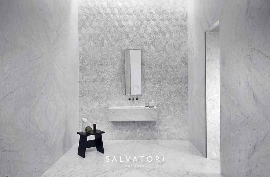 CodeVancouver's tweet image. The luxurious beauty of white. Bianco Carrara marble used to stunning effect @salvatoristone #SalvatoriStone #CodeShowroom #BiancoCarrara