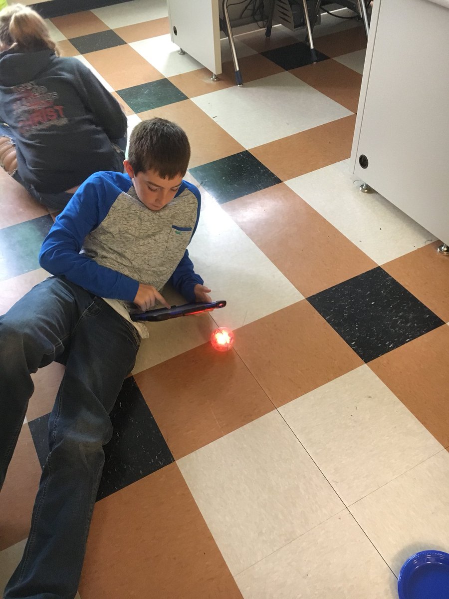 Tweet_da_Deets's tweet photo. Programming Sphero Robots https://t.co/NQW57CNQiN