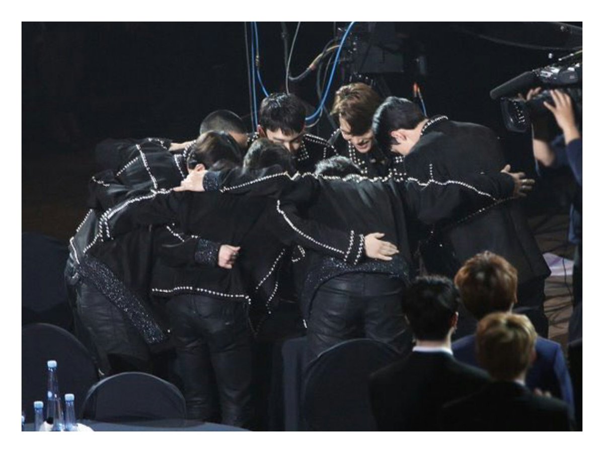 suholaxia's tweet photo. ❝ＡＡＡ － ＥＸＯ❞

≛ Bugün ödül töreninde yaşadıklarımız ile size olan sevgimiz ve bağlılığımız bir kez daha arttı, EXO-L. Bizleri her zaman zirveye taşıyıp, sevginizi verdiğiniz için teşekkür ederim. EXO size daima minnettar olacak, sizleri seviyoruz!🏆💕 https://t.co/PL8of1QeaP