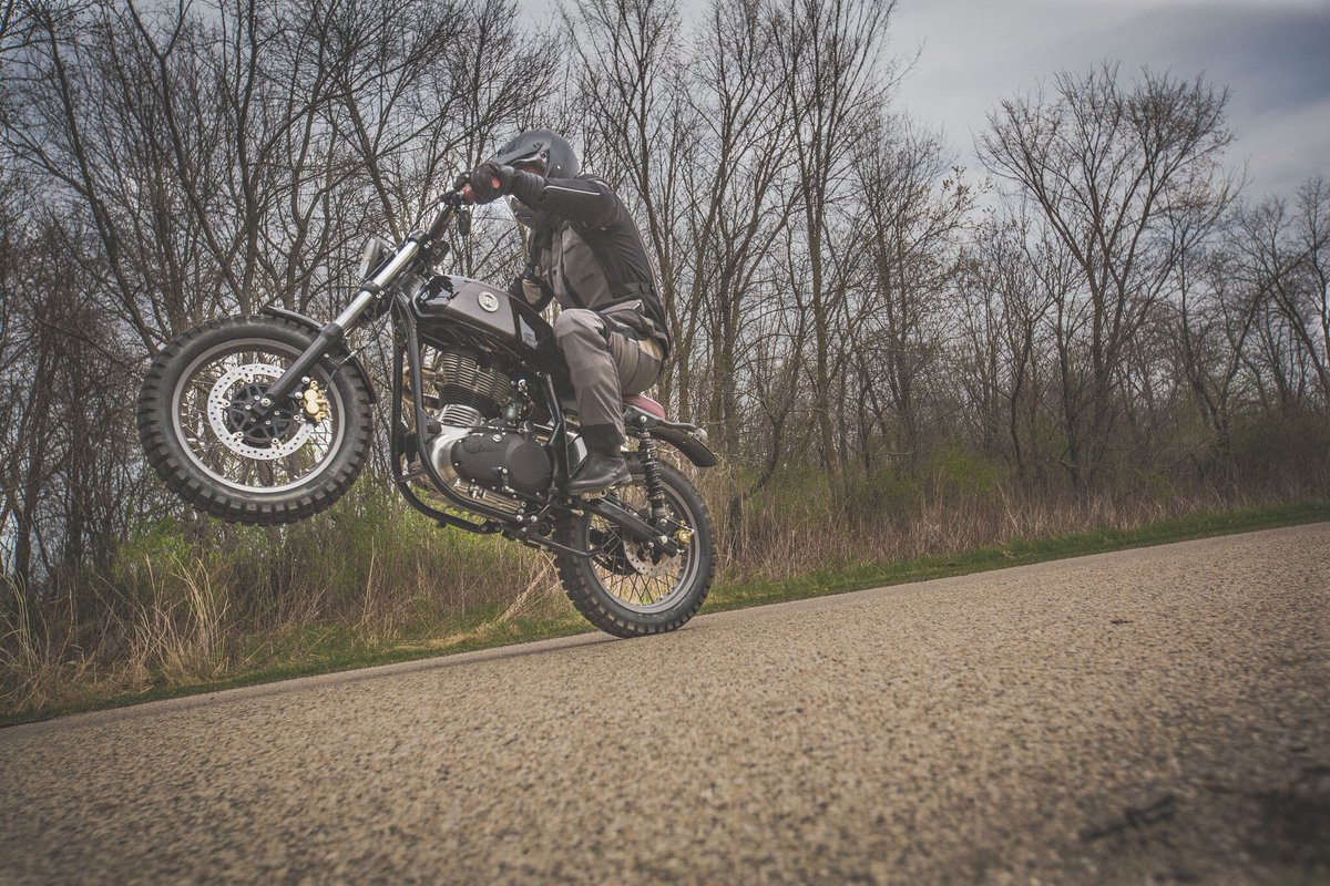 analogmoto's tweet photo. #Wheeliewednesday with the Royal Scrambler. For Sale. Email tony@analogmotorcycles.com for details. Braap! 
-
-
#makeityours
#makeitanalog https://t.co/1VkGvuadJk