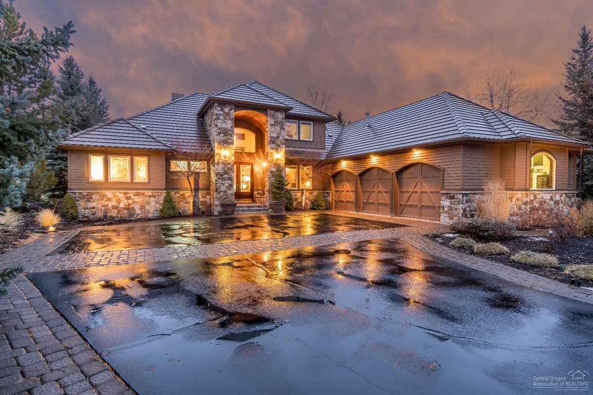 BendHomes541's tweet photo. Extraordinary #home of the week! https://t.co/Yz4o2FVw9u #inbend https://t.co/4AvbcyyHIu