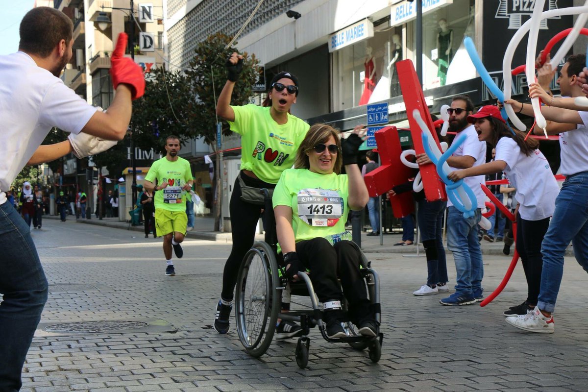 DSCLebanon's tweet photo. أكتر من فخورين بكلّ بسمة قدرنا نزرعا عوجوهكن الأحد الماضي!
شكر من القلب لكلّ مين دعم قضية التبرع بالدم بالماراتون!
#DSCLebanon #Lebanon #BeirutMarathon #PeaceRunners #RKD #15YearsOfRunning https://t.co/kJoVjUolWU