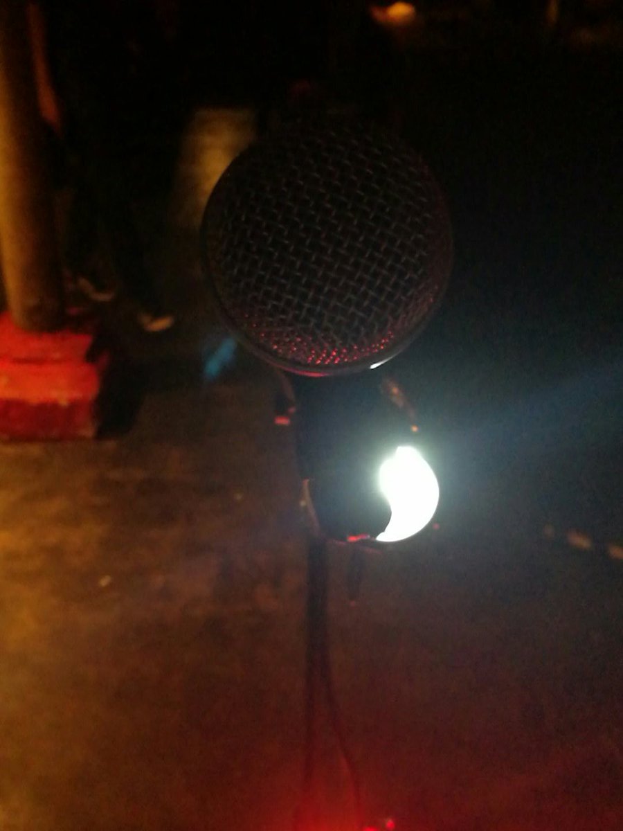 HJamesBand's tweet photo. Mic torch combo, for those dark gigs https://t.co/atKHW6wJMn