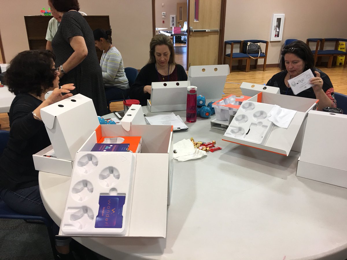 CathSchoolsCC's tweet image. Wonder Workshop Professional Development in Full Effect #dashanddot #cathschoolscc
