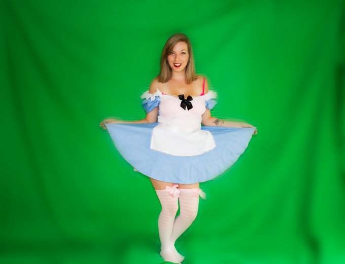 3 pic. https://t.co/S8eqPE2p9B

Get the Alice in Wonderland Parody here (;
50% off now!

#PornParody