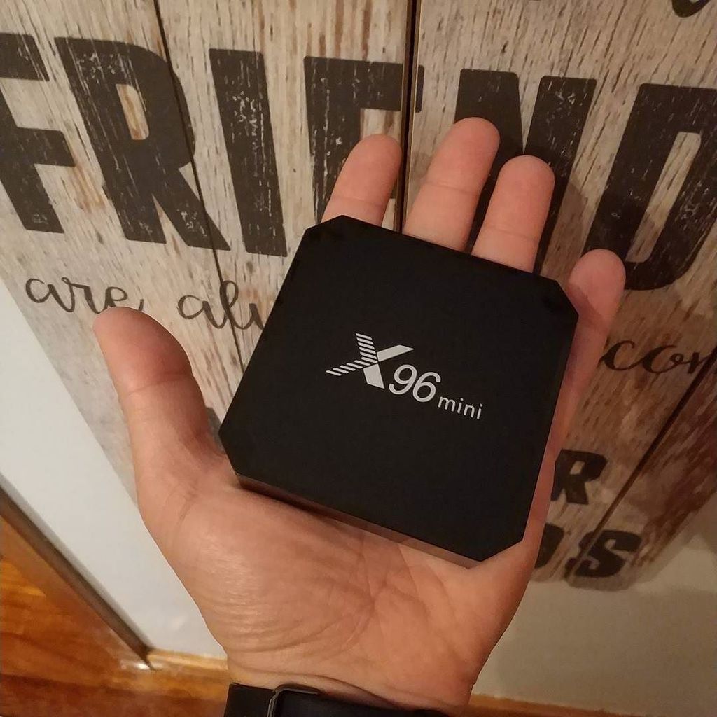 carlos_ccorreia's tweet photo. Com o frio as boxes Android andam a encolher...
Cada vez mais pequenas e mais baratas, onde vai parar isto? 🤔
#androidbox #x96mini #techlife #minibox https://t.co/jpa2inBiIA