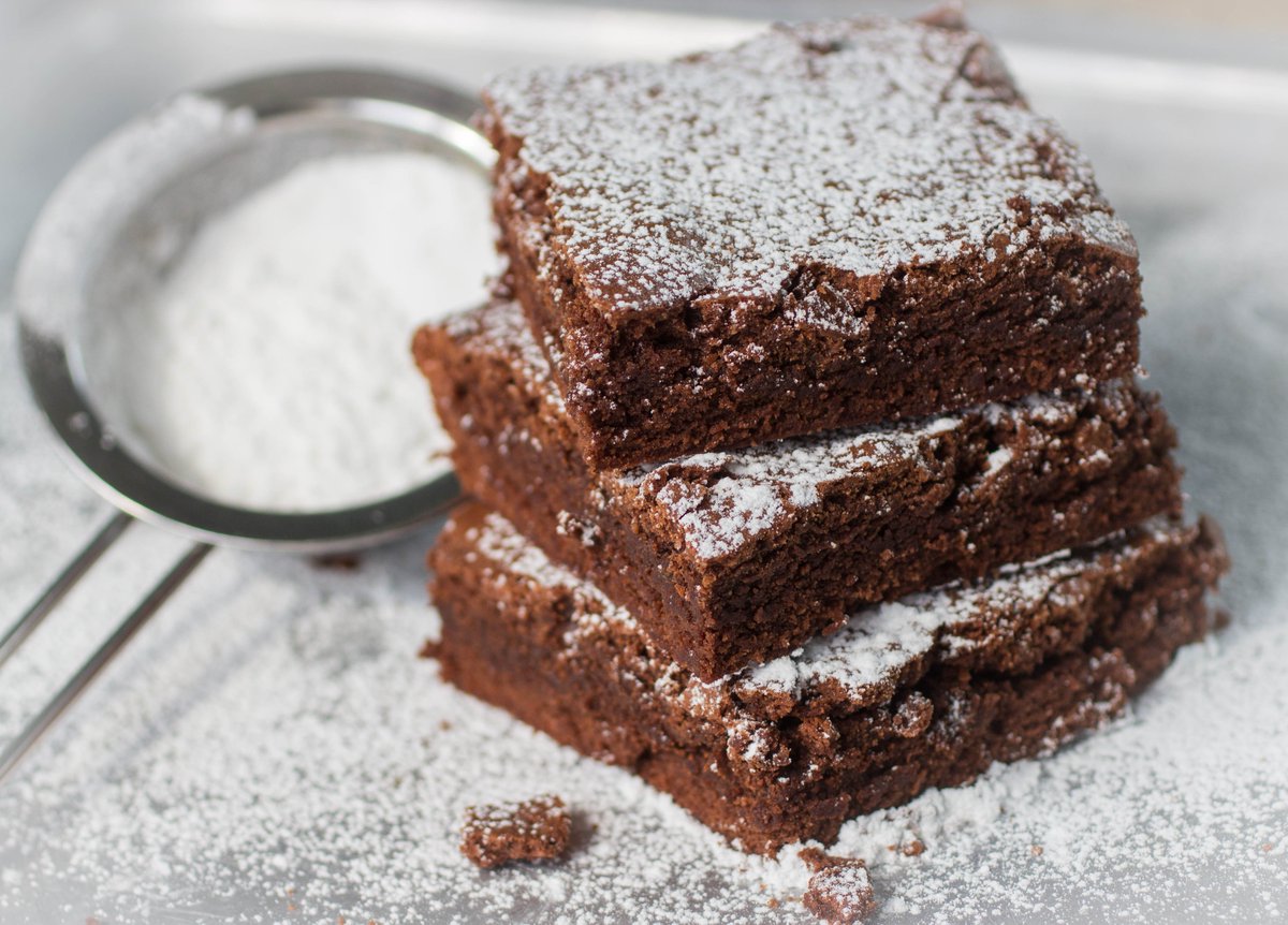 KraiveNutrition's tweet photo. Looking for a healthy chocolate fix? Indulge mind and body with this nutrient-dense black bean #chocolate #brownie recipe. https://t.co/q8kTRBCUeW https://t.co/zupJpohNdy