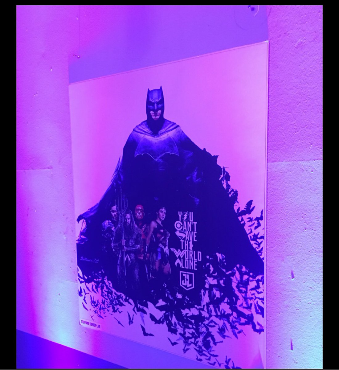 AltoMediaSocial's tweet photo. One of my #JLfanartcontest submissions displayed at the @justiceleaguewb fan experience in London, photos via @wbpictures thank you so much! https://t.co/vIUDzH7dYL