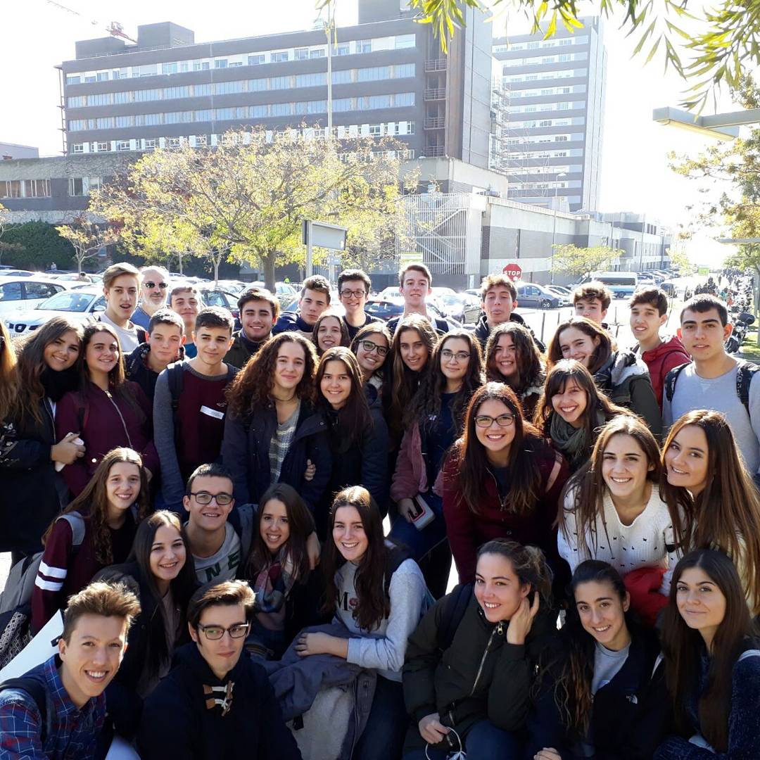 cbadalones's tweet photo. Setmana de la ciència 2017. Portes obertes #HUGTiP 
1r Batxillerat científic #profesmotivats #alumnesmotivats https://t.co/0q4hWy8Mqt