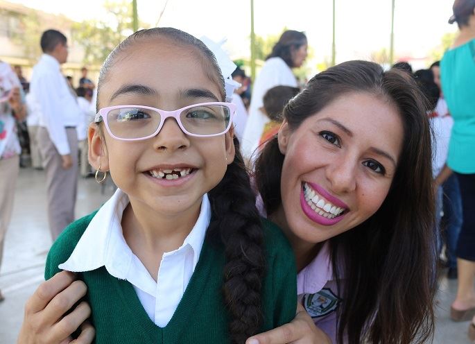GobBCS's tweet photo. Tania Yareli, recibió lentes gratis y hoy cuenta con una herramienta que le brinda la oportunidad de mejorar su salud visual y tener mayor rendimiento escolar. #BCSMásGrandesQueSusRetos #BCS2doInforme https://t.co/VnrOG2ZKYb