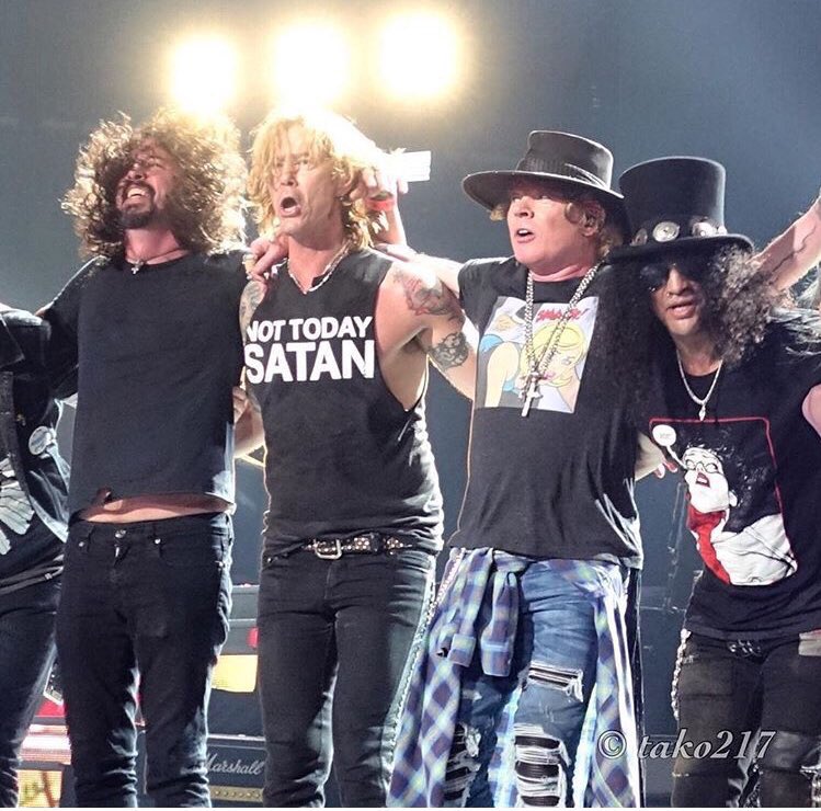 PilarChiesa's tweet photo. @gunsnroses @axlrose @slash @DuffMcKagan #Notinthislifetimetour2017
#boxcenter #Rockthebok #Tulsa #Oklahoma 📸 @tako217 https://t.co/vfuwMvE8bh