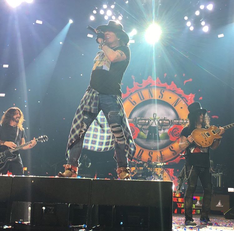 PilarChiesa's tweet photo. @gunsnroses @axlrose @slash @DuffMcKagan #Notinthislifetimetour2017
#boxcenter #Rockthebok #Tulsa #Oklahoma 📸 Vinny_Francio https://t.co/tKXnJLsXVn