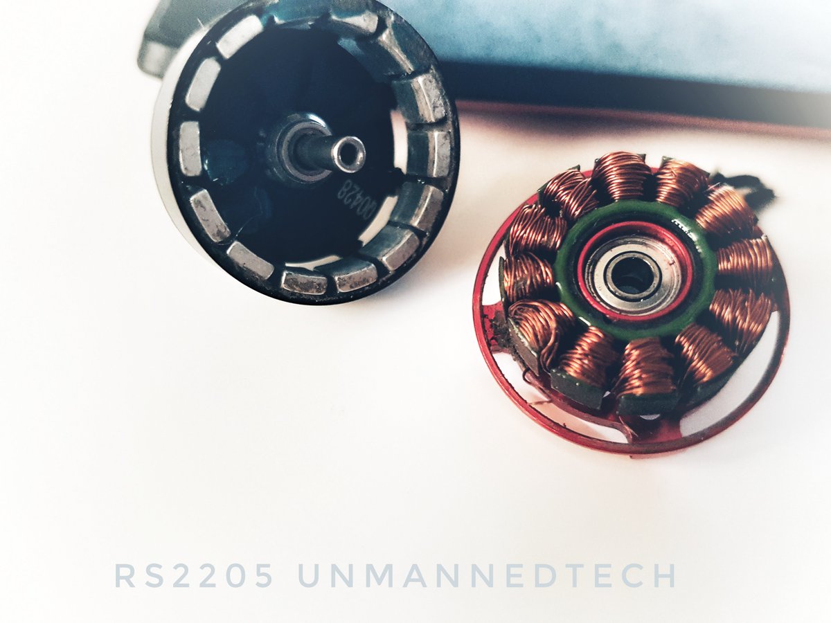 UnmannedTech's tweet photo. How do you think this could of happened? #quadcopter #quadproblems #rs2205 https://t.co/p4xl0KLAj7