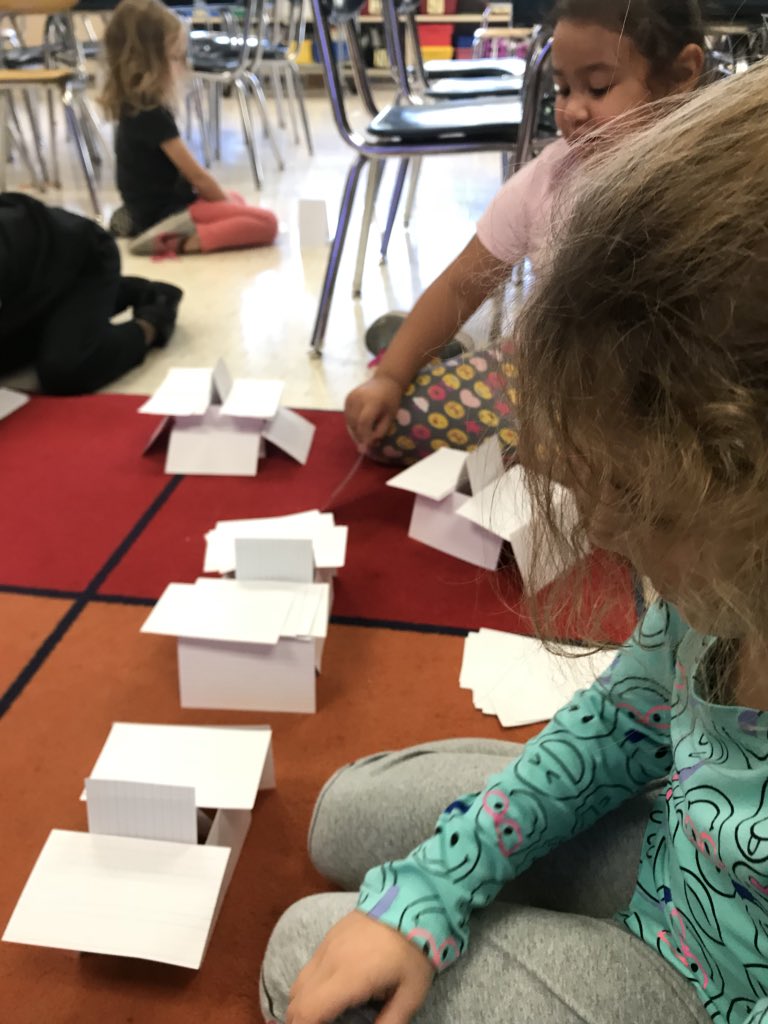 Barink25Barb's tweet photo. @OssiningSchools  STEM in Mrs Rinks class with Ms Mahoney! How fun!! https://t.co/FHy8ecIreO