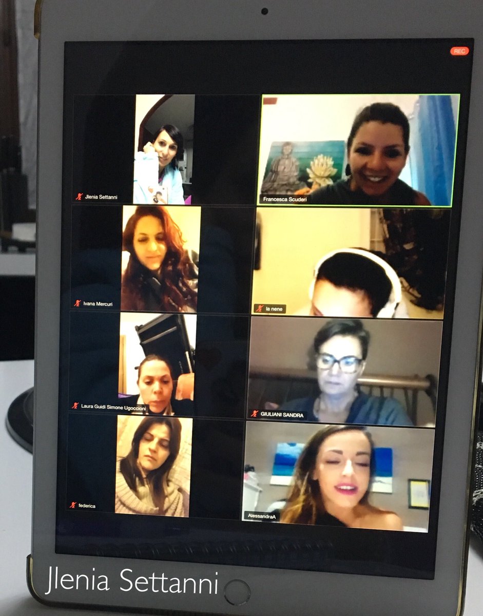 jleniasettanni's tweet photo. Super #hangout terminato😍
✨ Vision pura
✨ Determinazione
✨ Semplicità
✨ Passione
Grazie mille #alessandra ❤️
#team #crescere #formazione #paura #dubbi #crescere #andare #avanti #fregarsene #dritti #verso #i #propri #sogni #ug https://t.co/K6bWOAe22r
