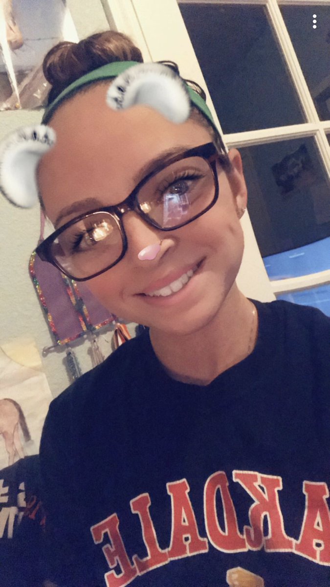 marissa_eichman's tweet photo. #SelfiesforRachel #selfiesforrachel @rclbeauty101 #levinators https://t.co/vmIL5h9fgo