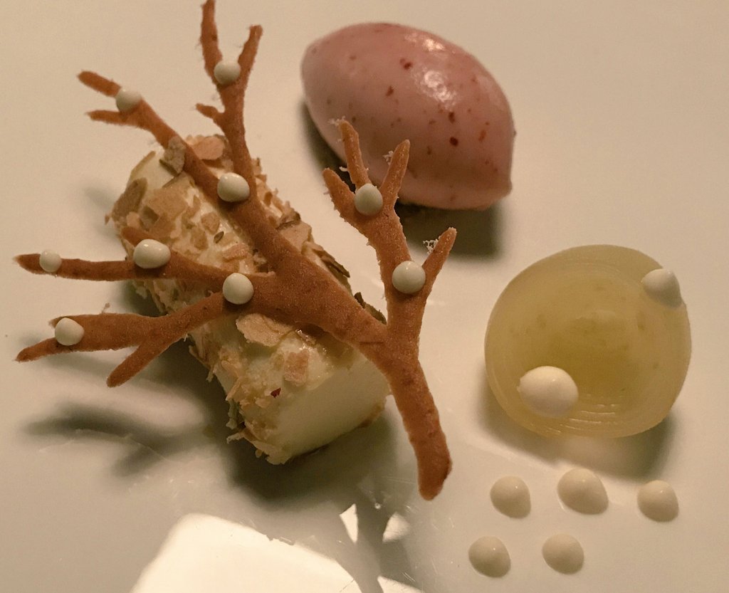 I’ll remember the excellent oyster dish for a long time <a href="/Kontrast_Oslo/">Restaurant Kontrast</a> #MichelinStar