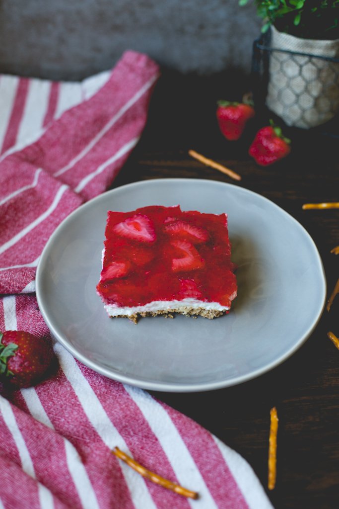 DiningIn's tweet photo. Thanksgiving is next week! What's your favorite dish during thanksgiving time? I have three favorites-- stuffing, my mom's rolls, and this strawberry pretzel jello!
#thanksgiving #favorites #strawberrypretzeljello https://t.co/SJkx6QtBJt