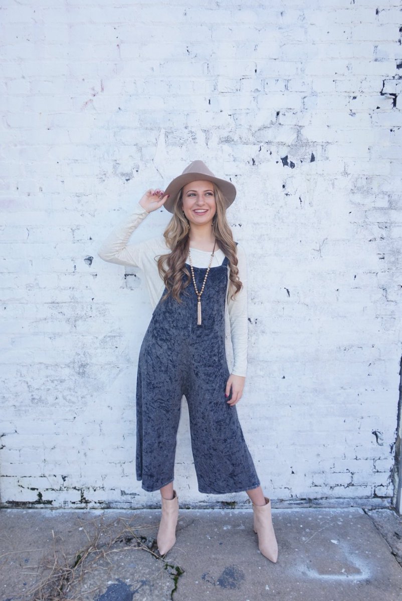 1126boutique's tweet photo. Of-the-Moment Staff Fave❤️ Sizes S-L $56. #calltoorder #eleven26 #eleven26boutique #shop https://t.co/UG6rd8Y3qc
