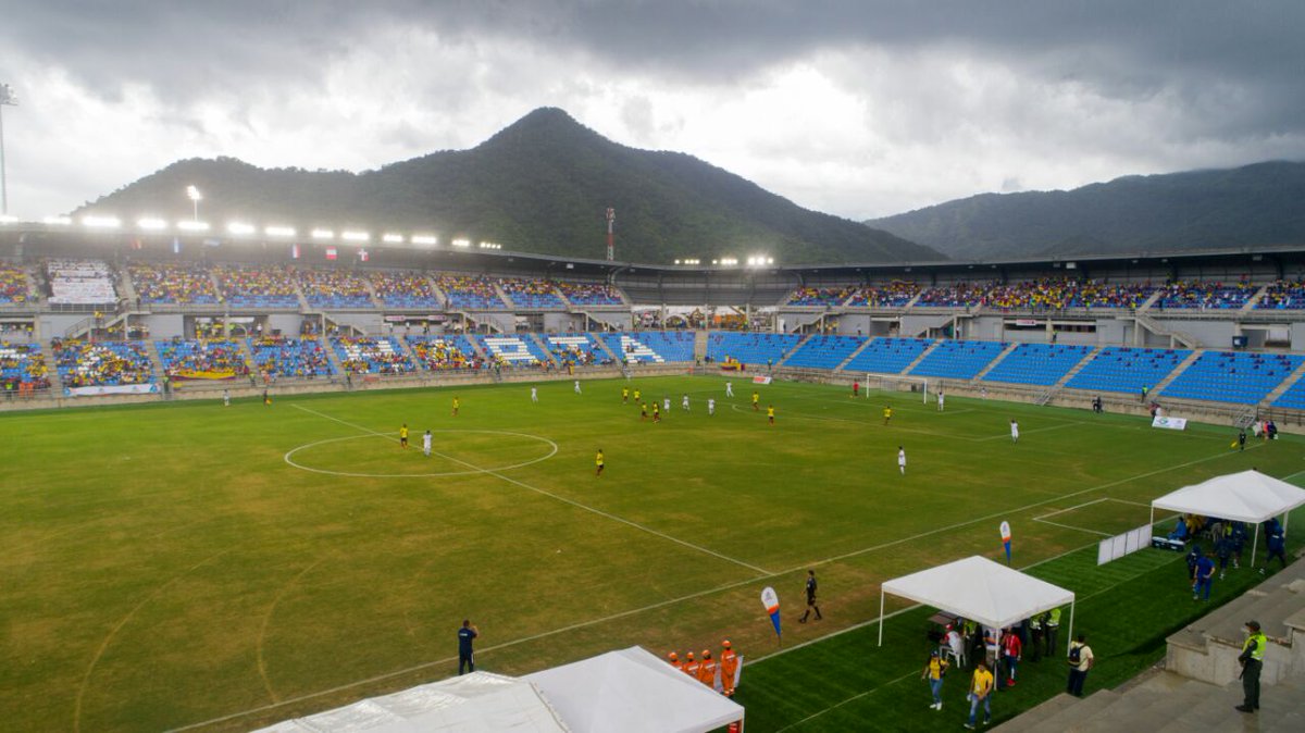 mrafael70's tweet photo. ¡Vuelve el fútbol a Santa Marta! Nuestra selección Colombia sub 17 juega en el nuevo estadio de la ciudad en el marco de #LosMejoresJuegosBolivarianos de la historia. #LoSoñamosLoLogramos https://t.co/HQ2hjyL0Xb