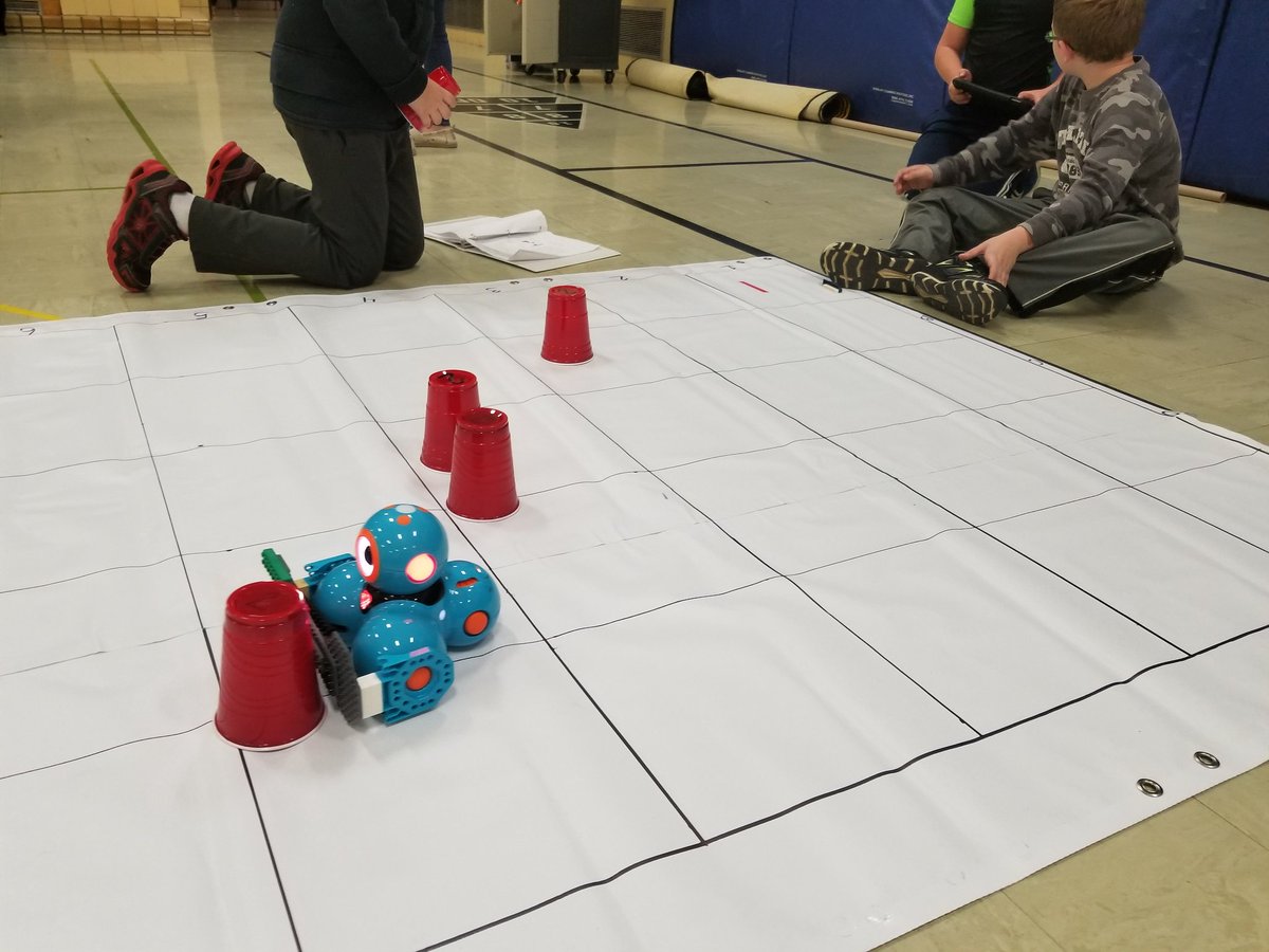 SwalesKelly's tweet image. Engineering with robots! @WonderWorkshop #wonderleague @swartz_creek @dieckk5 @michelebielby