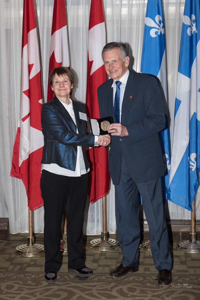 Le_GMPT's tweet photo. La Médaille du Sénat du Canada remis à Ghislaine Théoret du Garde-Manger Pour Tous pour son implication dans la communauté. 
Ghislaine Théoret c'est le cœur et l’âme du Garde-Manger Pour Tous 
BRAVO et FÉLICITATION et aussi MERCI !!!

https://t.co/jhp28ztPFb https://t.co/AaeLZYL5Ed