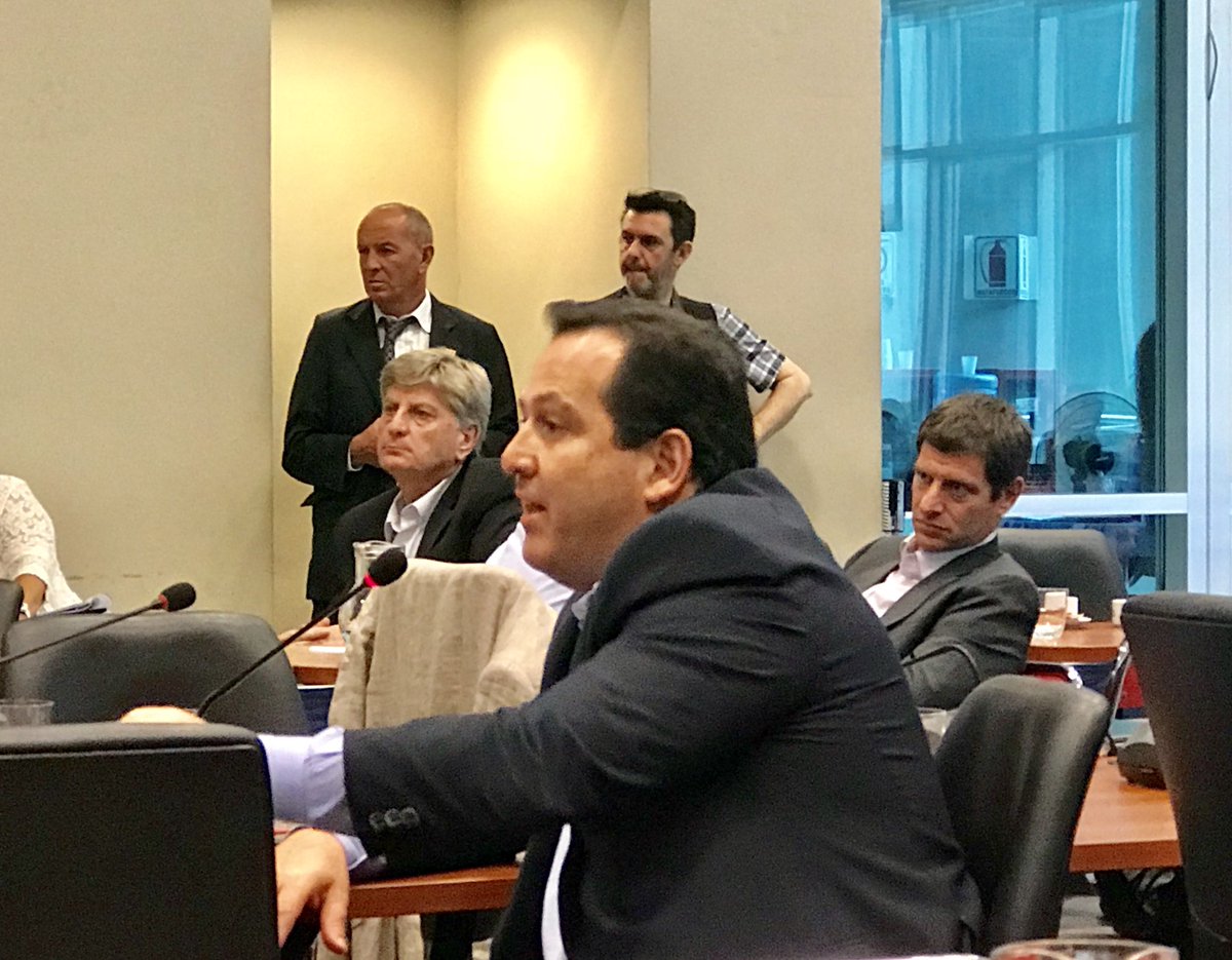 myrian_juarez's tweet photo. Participando  #Reunión Com Finanzas, Legislación General y Presupuesto, funcionarios de @MinHaciendaAr exponen sobre proyecto Financiamiento Productivo y de Desarrollo Mercado de Capitales Argentinos @eduardoamadeo exponiendo @EconomiasReg @_AlexZiegler @EquipoIngSnopek https://t.co/JOcKrqGiOI