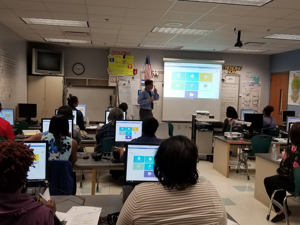 rhonore36's tweet photo. How do I make assessments for my students? Building capacity in OnTrack! #staffmeeting @TeamHISD @HoustonISD @SouthArea_HISD @ReynoldsHISD https://t.co/8ecko4Oi16
