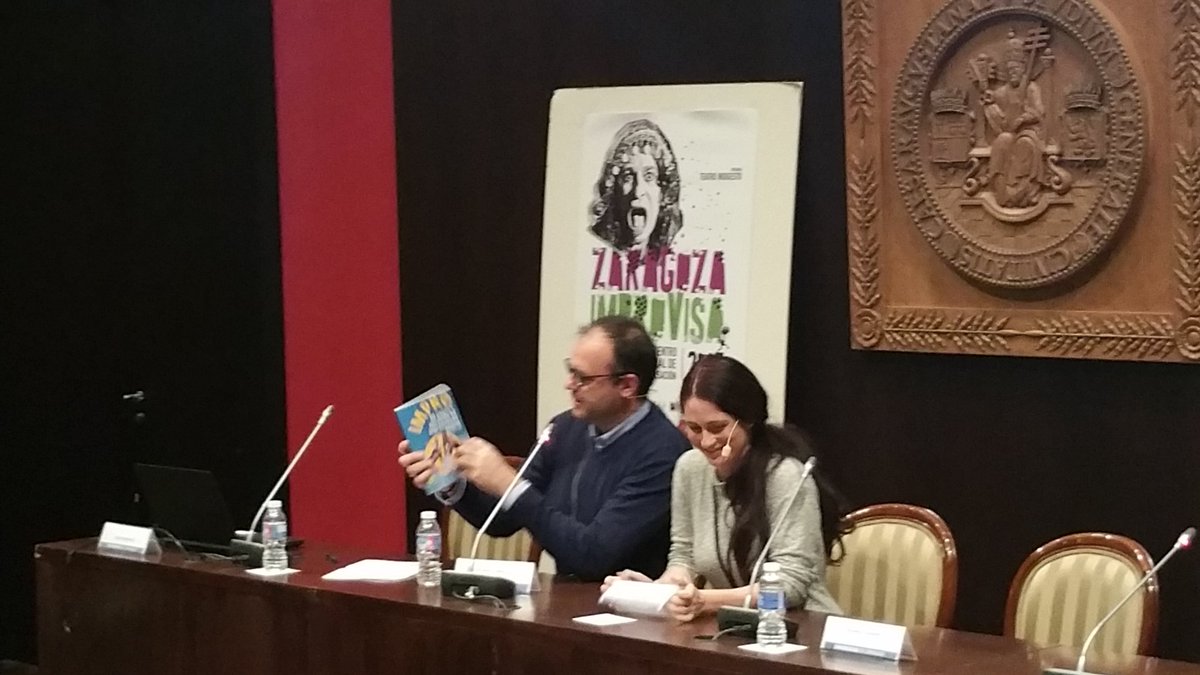 Hoy da inicio <a href="/ZgzImprovisa/">Zaragoza Improvisa</a> con la presentación del libro "Impro" con nuestra querida Encarni Corrales. Herramientas de Teatro de Improvisación también más allá de los escenarios. En la docencia como mejora de la comunicación no verbal. Genial!! <a href="/tomasguajardo/">Tomas Guajardo</a> <a href="/dgafprofesorado/">F. Prof. Aragón</a>