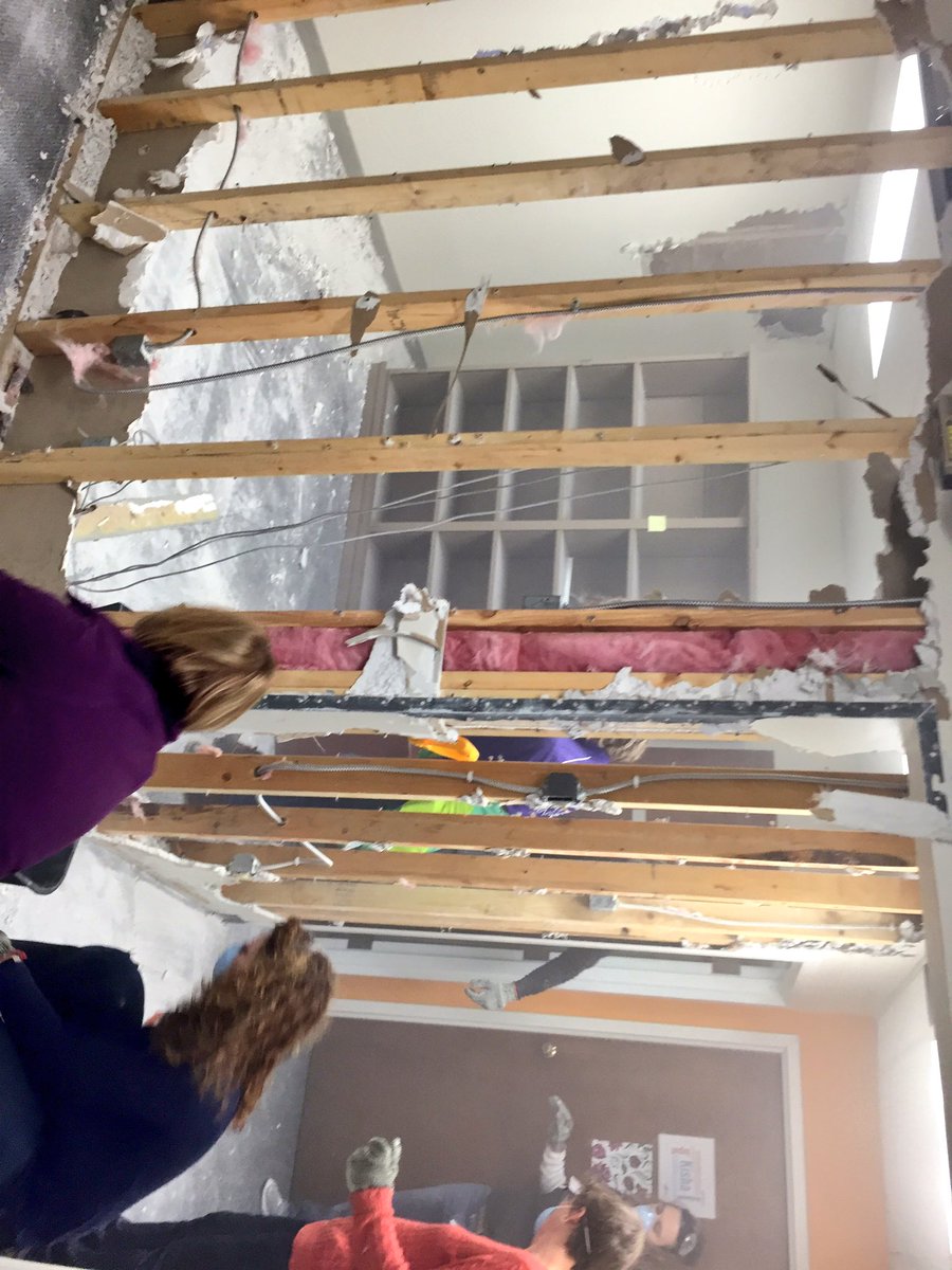 CommunityHoward's tweet photo. Proud to have our @CHNw colleagues serving alongside us in #Kokomo. This group tore down walls at the @unitedwayhoco. #CommunityLDI https://t.co/RzH55q19Hd