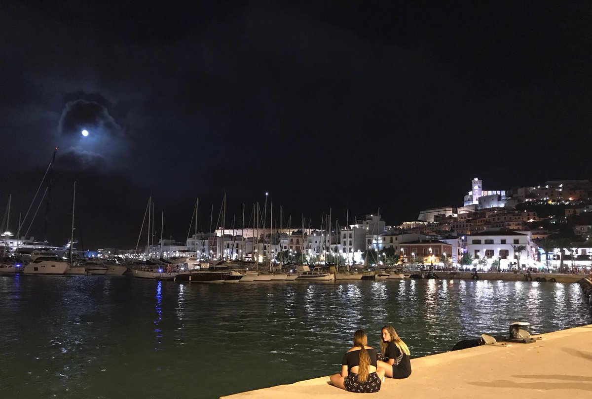 EivissaIbiza's tweet photo. La noche en #Ibiza: una emoción más del viaje a la isla mágica
Enjoy #Eivissa at night, always inspiring emotions #autumnexperiences https://t.co/LufTOcD048