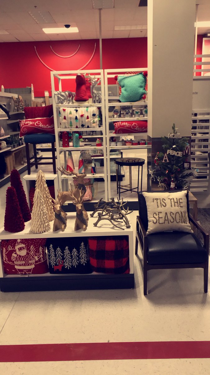 arys_20's tweet photo. Christmas is here! 🎄🌟✨loving home decore #holidayseason #Christmas2017 #TargetStyle #T1927   #Vmtl #VmtlStyle https://t.co/50lsmDnNfA