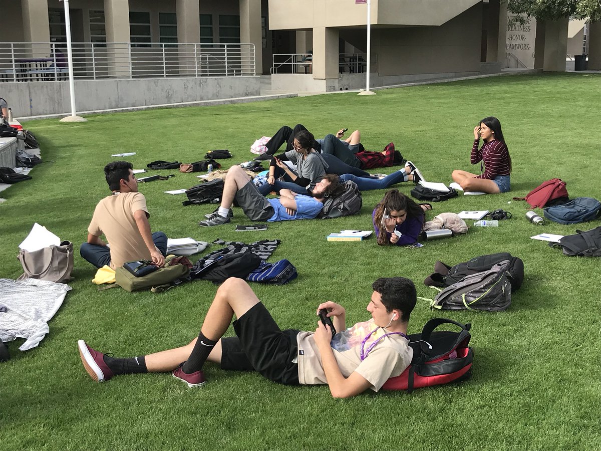 GotBulldogPride's tweet photo. Now this is flexible seating! Knigge and AP students embracing the grind! #knightsdoitright #APgrind https://t.co/OGOnOkI4N3