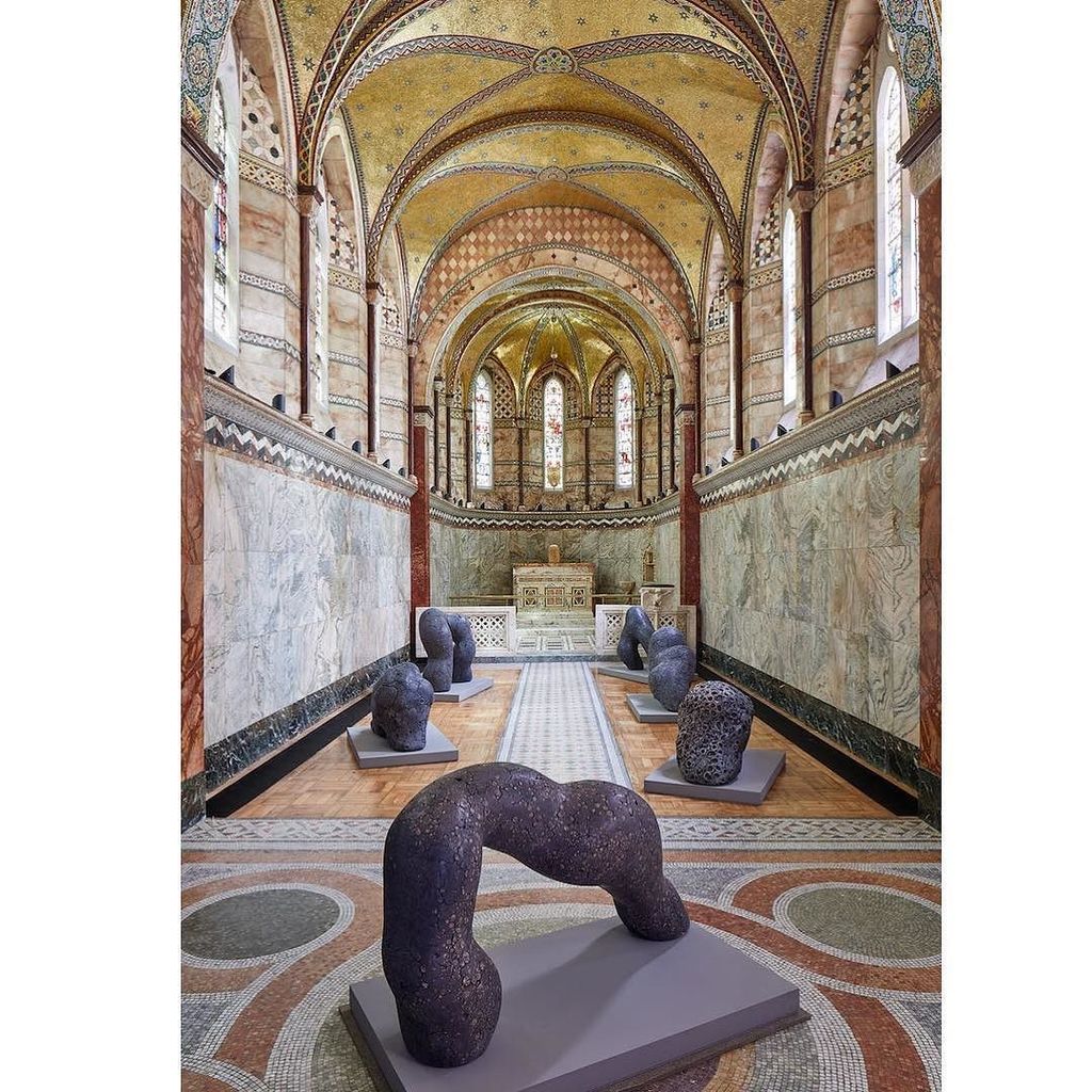 Claudi Casanovas’ recent solo exhibition “Quart Minvant (Waning Crescent)” was installed in the gorgeous Fitzrovia… ift.tt/2AKbzlB