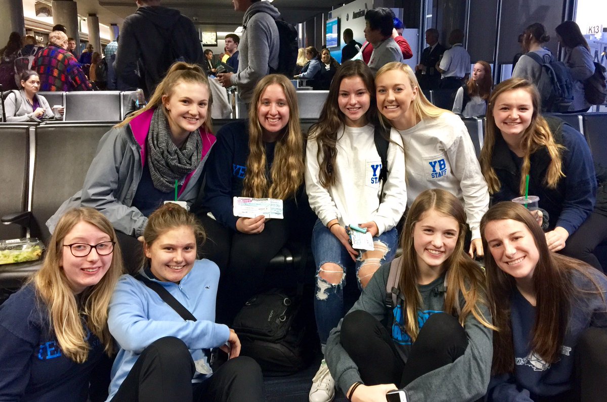 stoltz_nicole's tweet photo. Let the Dallas adventure begin! #24students #2teachers #HereWeGo #studentjournalists #nspa2017 https://t.co/2Tc1Af1EH5