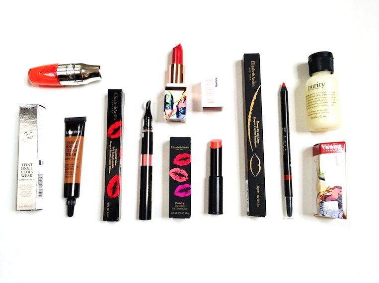 davelackie's tweet photo. It's our #AskNina Twitter Chat SPEED DRAW! In 60 minutes, we'll draw for this luxe makeup set from Hudson's Bay! To enter follow @davelackie &amp; @NinaWmakeup &amp; RT https://t.co/fd0NAPhFV8