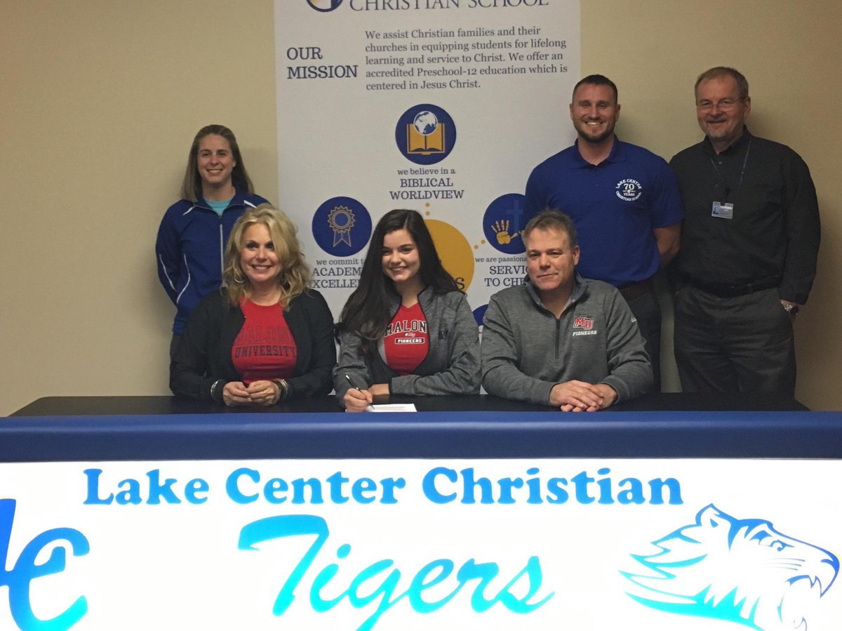 lccsTIGERS's tweet photo. CONGRATULATIONS to 2X PTC Golfer of the Year, Maddy Justice, for signing her Letter of Intent to golf for the Malone University Pioneers! https://t.co/tIreH9Kk1N