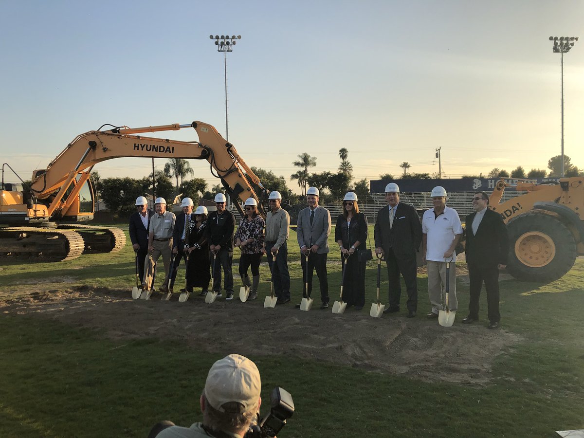 Jenonfields's tweet image. #Braves stadium ground Breaking Ceremony!! #stjohnbosco #astroturf #astrofamily #bestturf #baddeststadiumincali