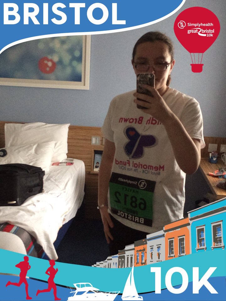 hayley_ashton1's tweet photo. Never forget 7th may 2017 ... my 4th @Great_Run and the day I badly busted my knee by falling off a kerb ๐๐ #DaftArse only me could do that ๐๐ https://t.co/iedxkHhPzI