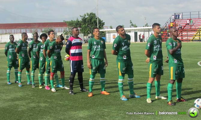 Balonazos's tweet photo. #HexagonalB El Vigía FC empató a un gol ante el U.A Falcón en un Punto Fijo https://t.co/YN0btqevTm #Balonazos https://t.co/6kKhvvQjXg