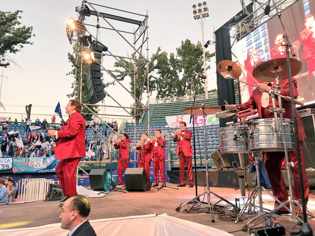 paulazunigac's tweet photo. Iniciando el cierre de campaña de @carolinagoic en el Estadio Nacional, con la @SonoraTommyRey https://t.co/ENbgnqq7eA